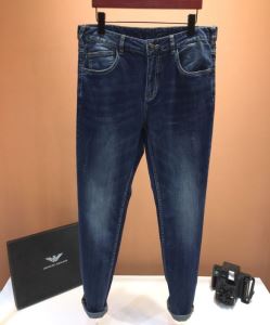 ARMANI やはり人気ブランド アルマーニ 2020話題の商品 デニムパンツ お値段もお求めやすい