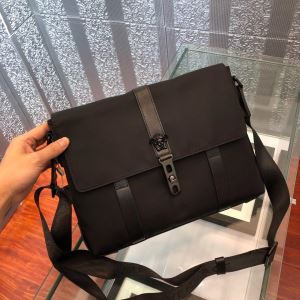 今流行りの最新コレクション ヴェルサーチVERSACE 斜め掛けバッグ 2020...