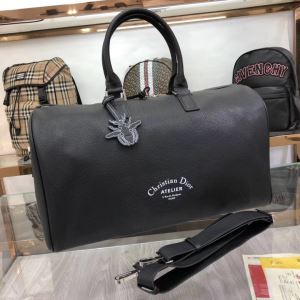 2020モデル ディオール ストリート感あふれ DIOR コーデの完成度を高める スーツケース