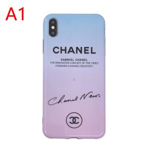 2色可選 絶妙な大人っぽさと遊び心 20202020秋冬流行色紹介 シャネル CHANEL ケータイケース