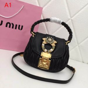 2020年春夏流行ファッション 夏大人気のアイテム ミュウミュウ MIUMIU ハンドバッグ 3色可選