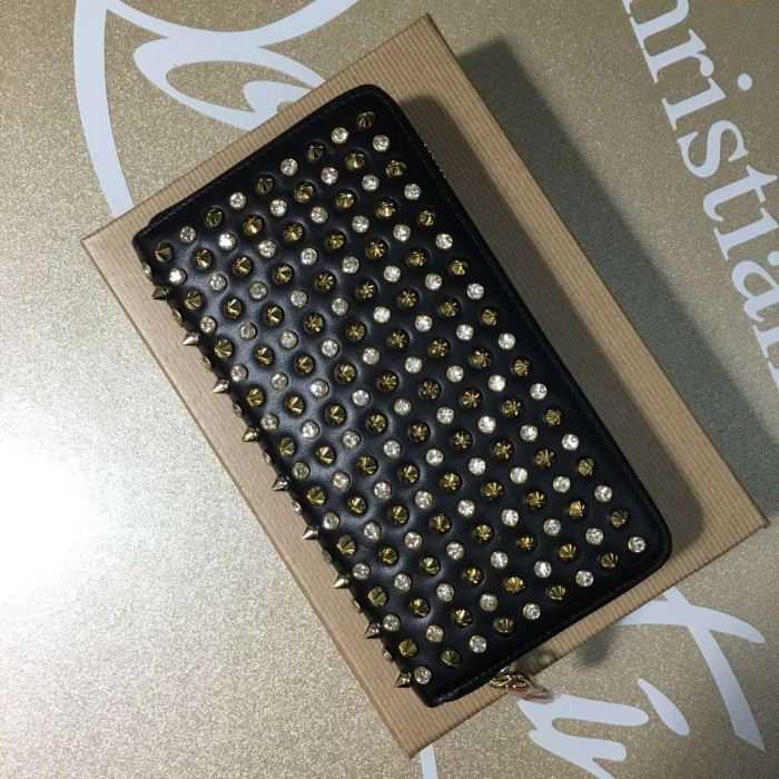 ムダな装飾を排したデザイン2020秋冬クリスチャンルブタン Christian Louboutin 財布